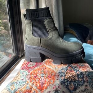 Wide Brooklyn Chelsea Uggs